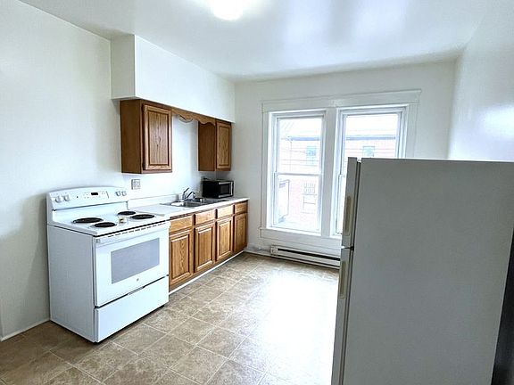 4th image of 204 Lincoln Way E APT C