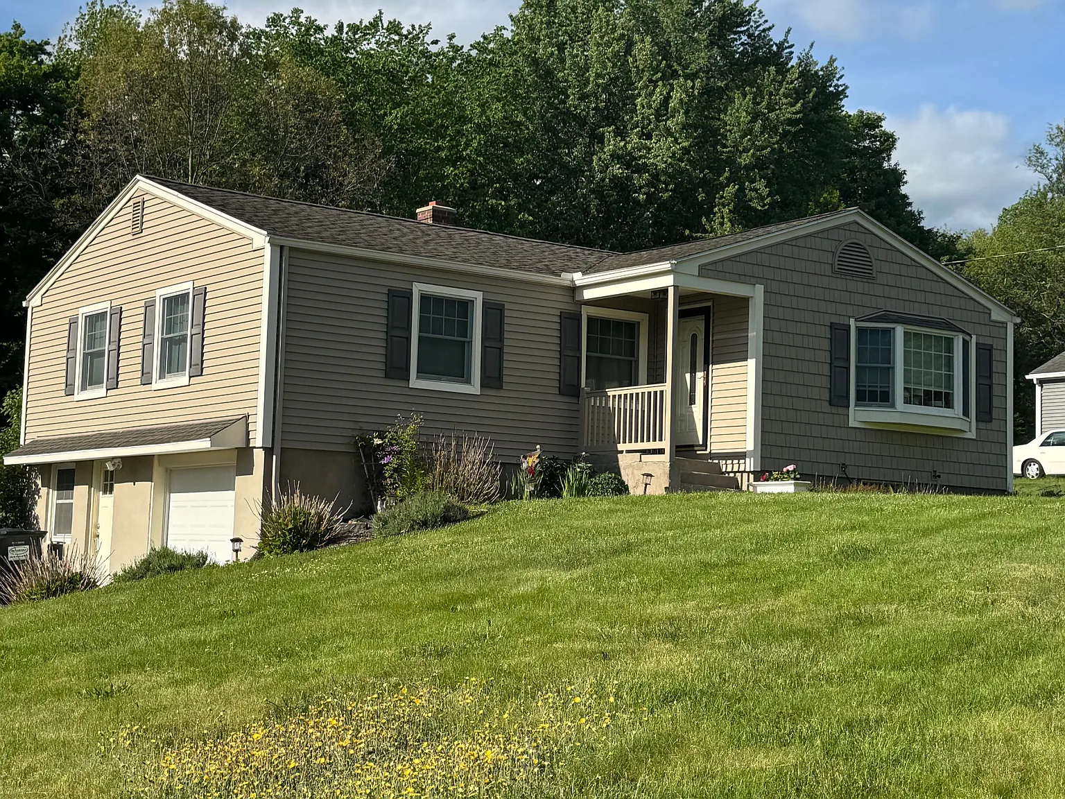 3 bed, 1305 sqft, $2,400 — Photo 2