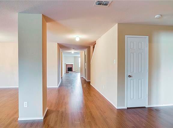 3rd image of 2821 Kerrville Dr