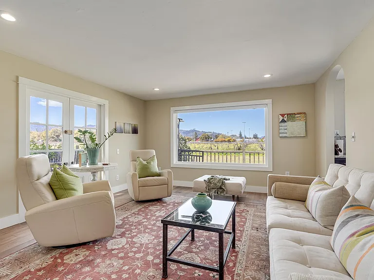 1398 Community Dr — Photo 20