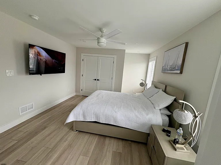 15 N Jefferson Ave #A — Photo 6