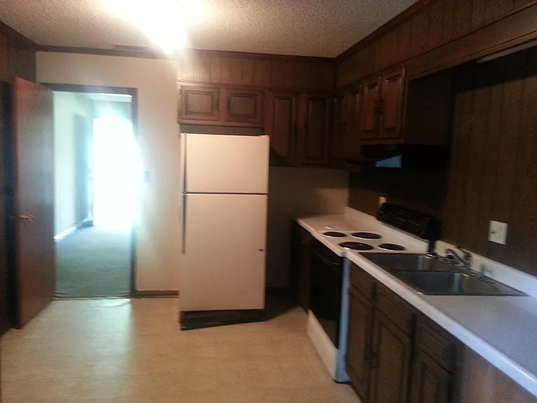 1110 Auburn Dr #B — Photo 2