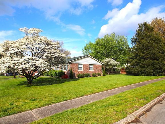 3rd image of 1032 Camellia Dr