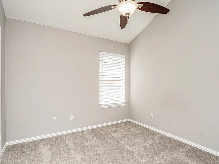 2504 Castle Ridge Dr — Photo 13