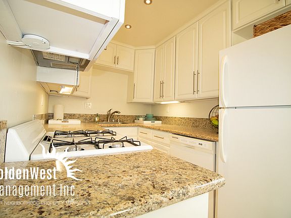 2nd image of 802 Vanderbilt Pl