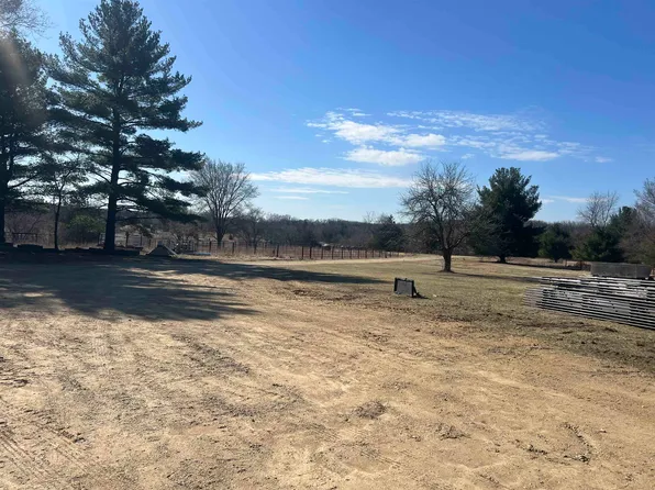 W6648 Military Rd, Portage, WI 53901
