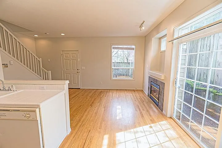 2012 NW Lovejoy St #2 — Photo 11