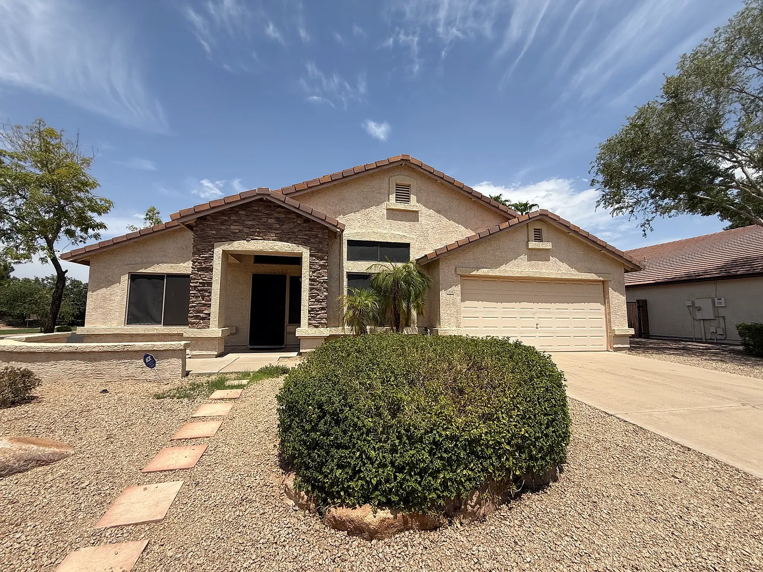 3 bed, 2036 sqft, $2,400 — Photo 1