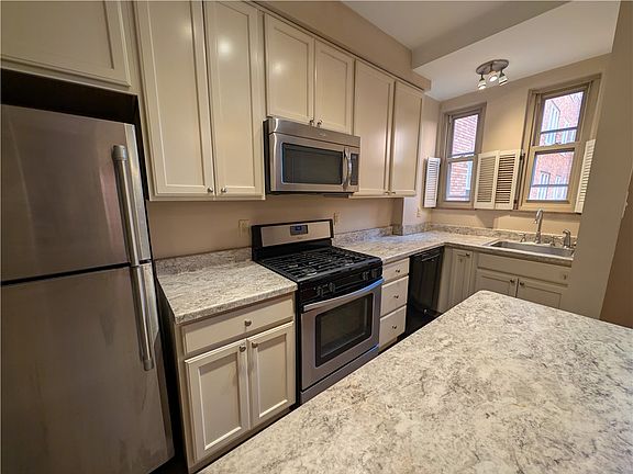 5th image of 144 N Dithridge St APT 403