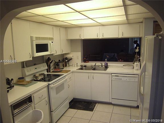 5th image of 10116 NW 41st St