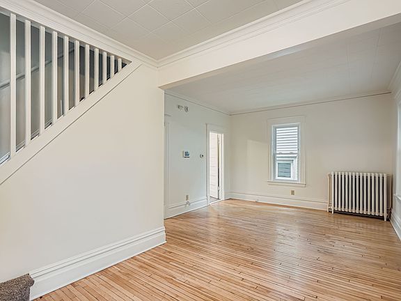 5th image of 595 Hawthorne Ave E