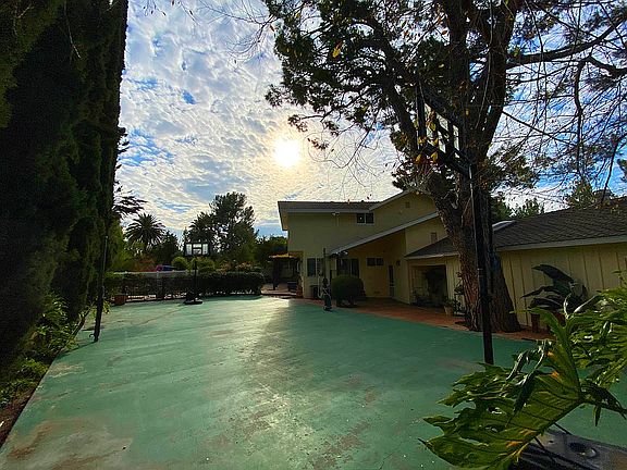 3rd image of 8840 Farralone Ave
