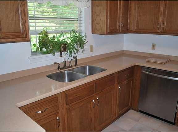 5th image of 1124 Clermont Dr