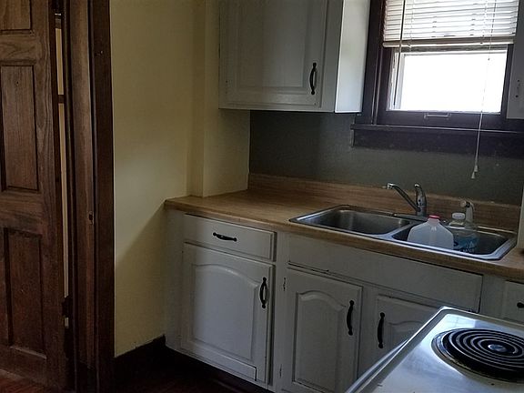 2nd image of 1438 Kilbourn St