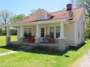909 Lindsey St, Reidsville, NC 27320