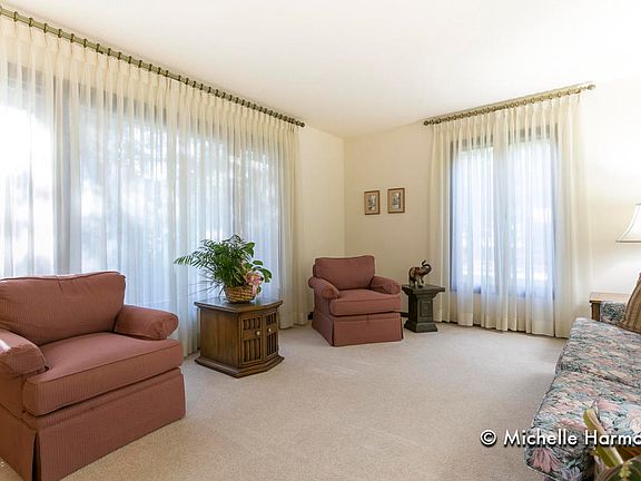4th image of 1742 Pinnacle Dr SW