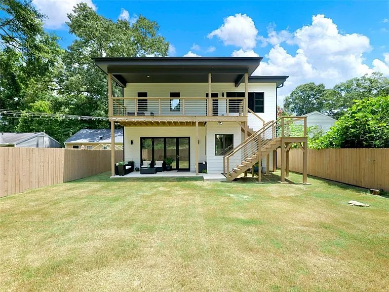 379 Enota Pl SW — Photo 35