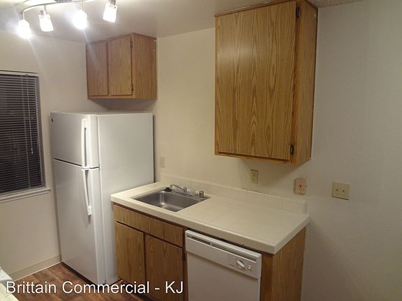 3rd image of 1225 Bell St APT 210