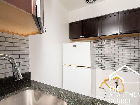 3rd image of 6830 N Sheridan Rd APT 475