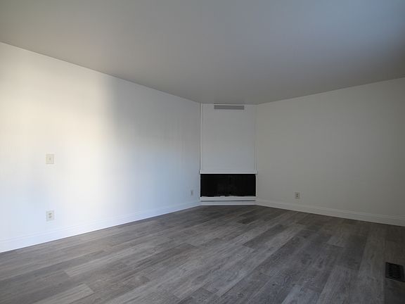 4th image of 1414 Essex Way APT 2