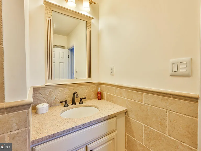 9898 Wistaria St — Photo 15