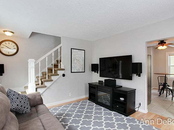 5th image of 1029 Hoyt St SE
