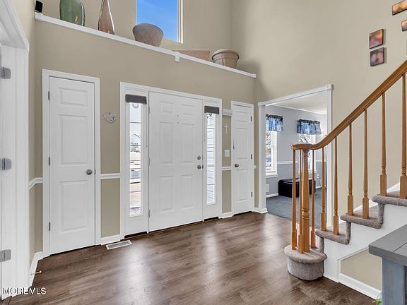 2nd image of 93 W Shenendoah Road