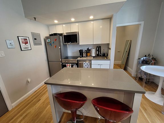 2nd image of 827 Boylston St #301