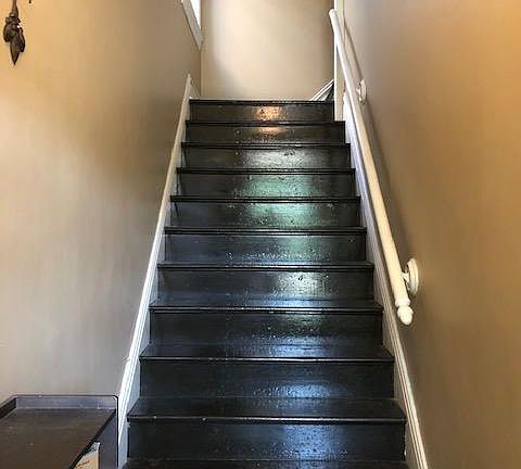 extra wide stairway to unit