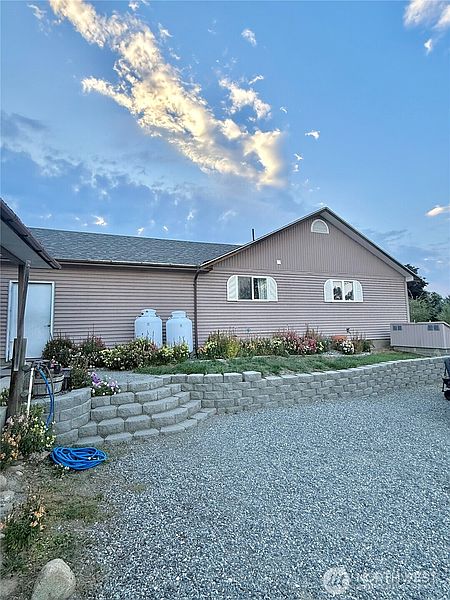 4th image of 28 Dixon Road