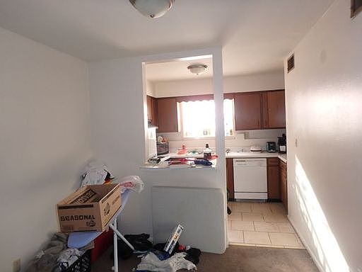 2nd image of 211 Waugh St APT 02