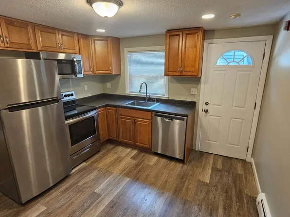 39 Railroad Ave APT 1, Beverly, MA 01915