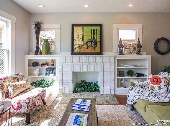 4th image of 701 Evergreen Ct