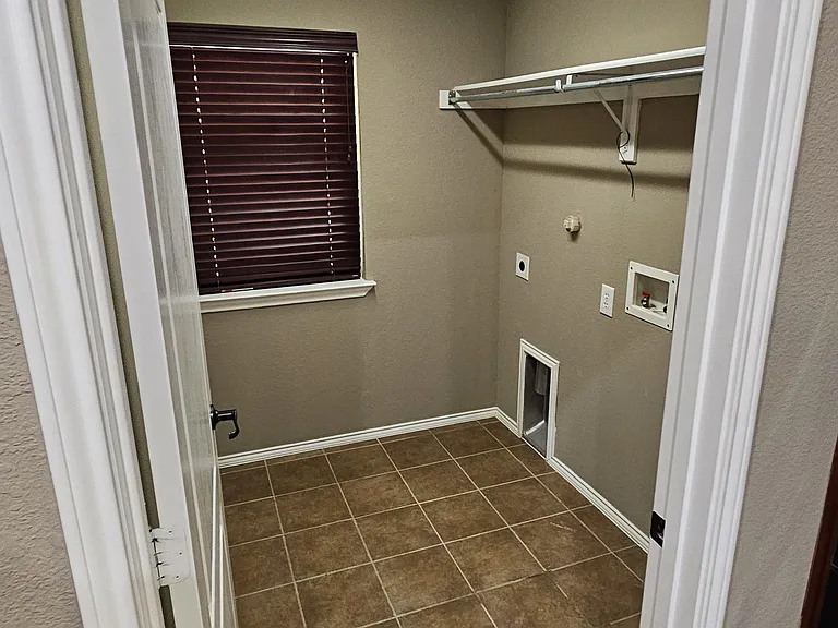 1202 Chestnut Hill Dr — Photo 9