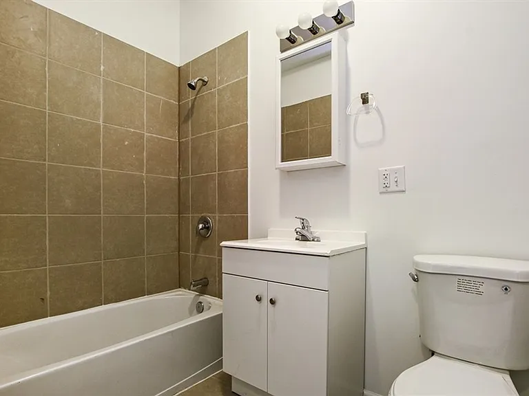 4820 S Michigan — Photo 2