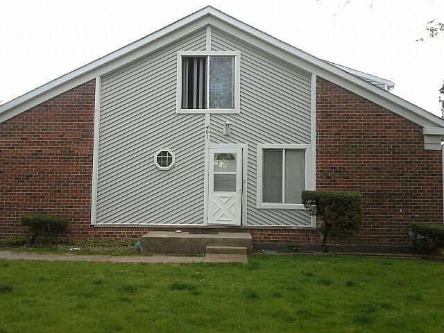 1st image of 401 Gainsborough Ct