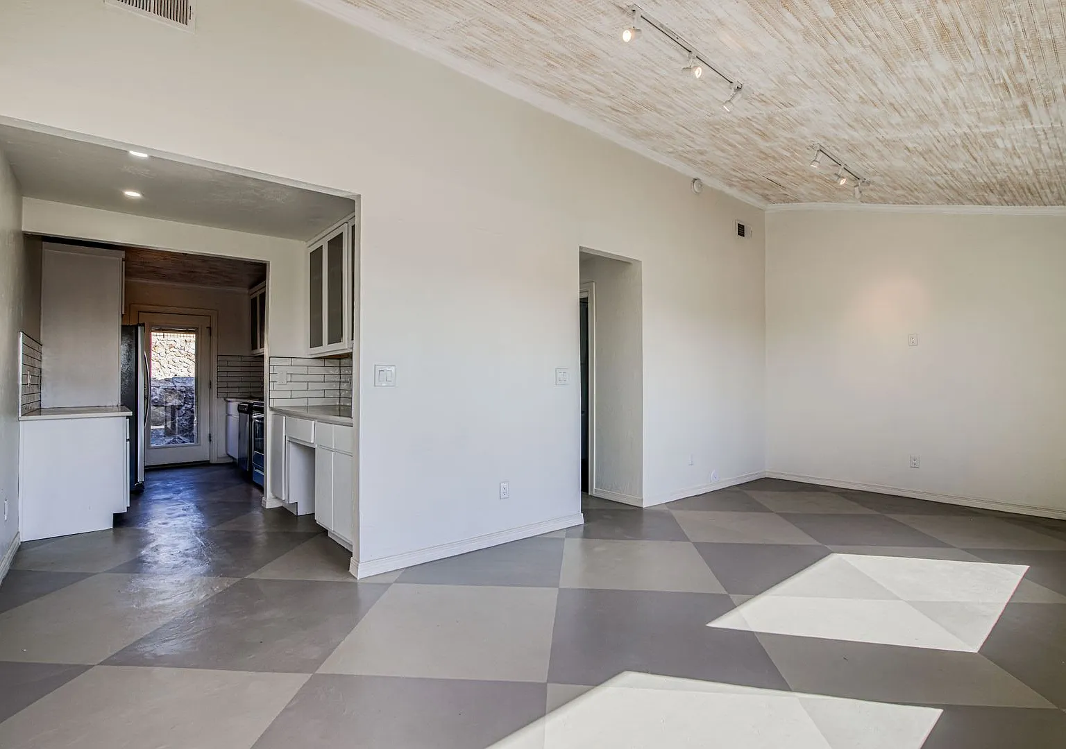 St. Rogers Patio Apartments — Photo 1