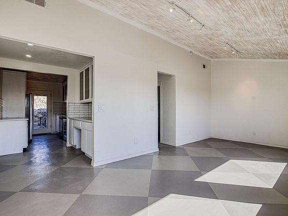 2nd image of 1606 N Stanton St APT 10