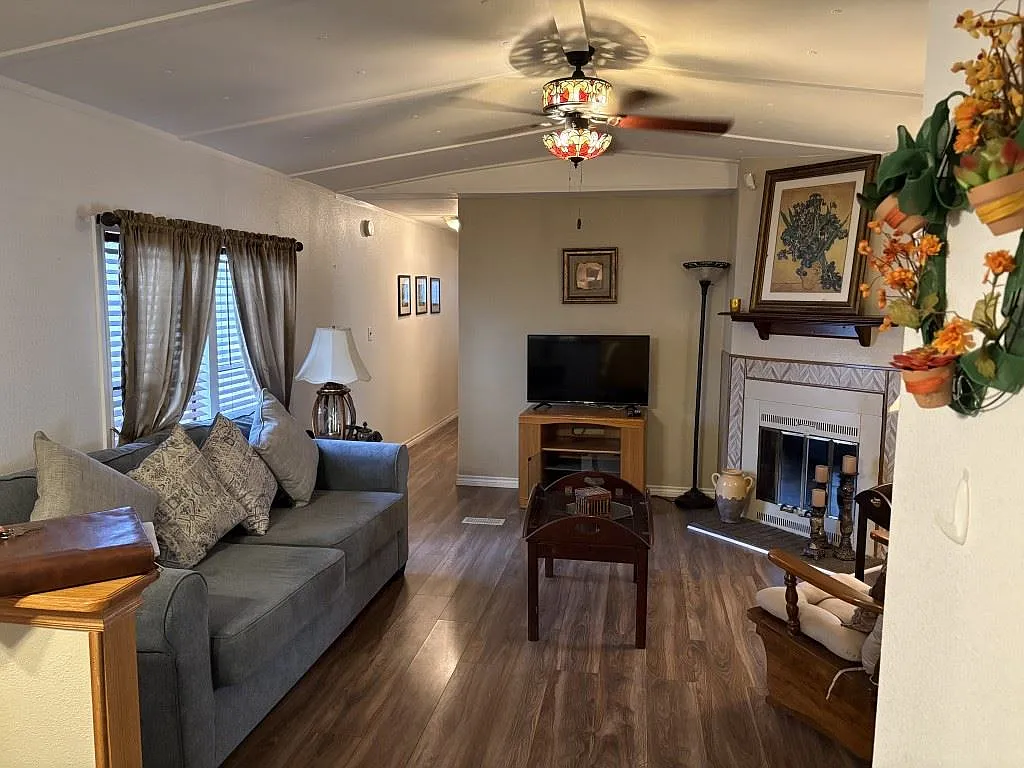 1501 S Airport Dr — Photo 2