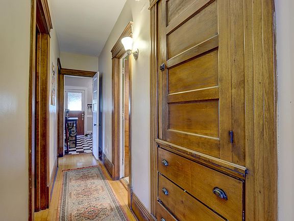 5th image of 617 University Ave SE APT 1