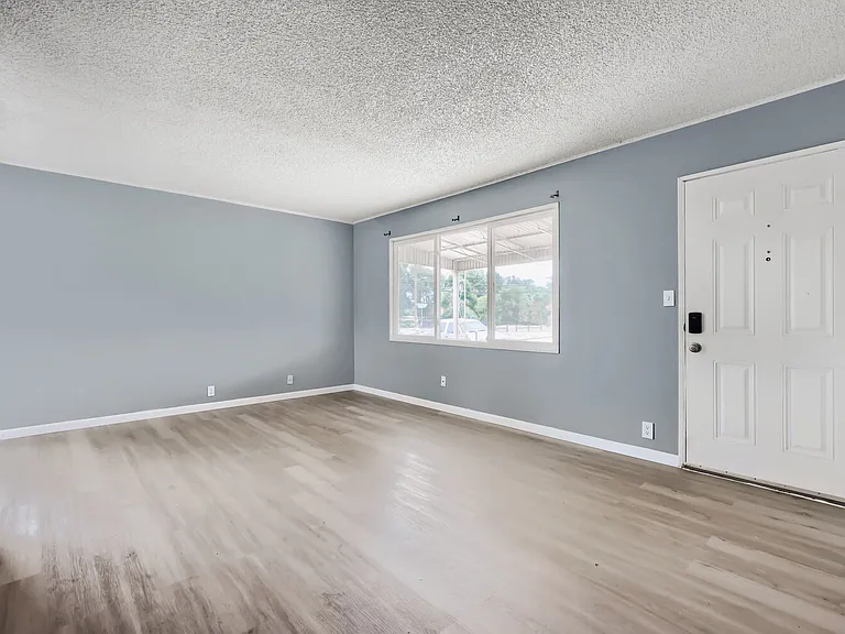 1904 N Hancock Ave — Photo 4