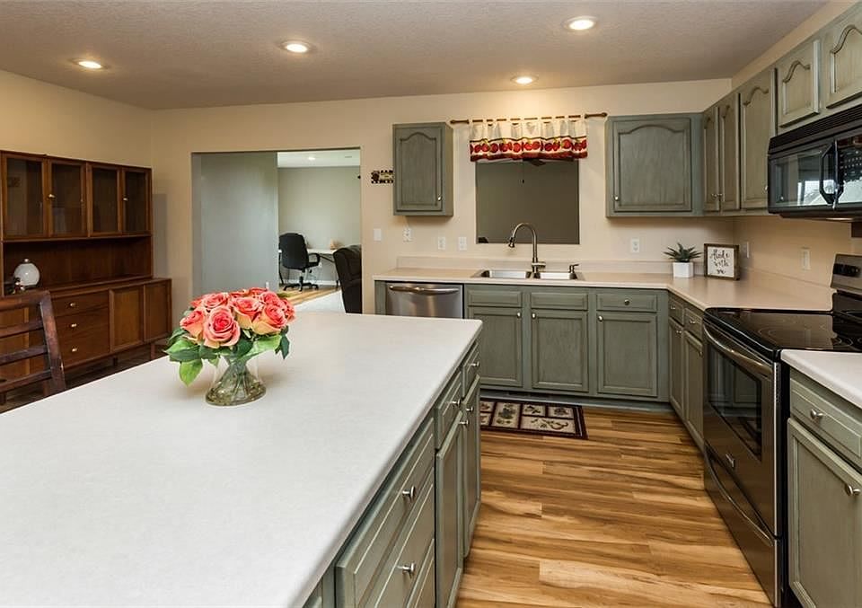 1st image of 330 SE Carefree Ln