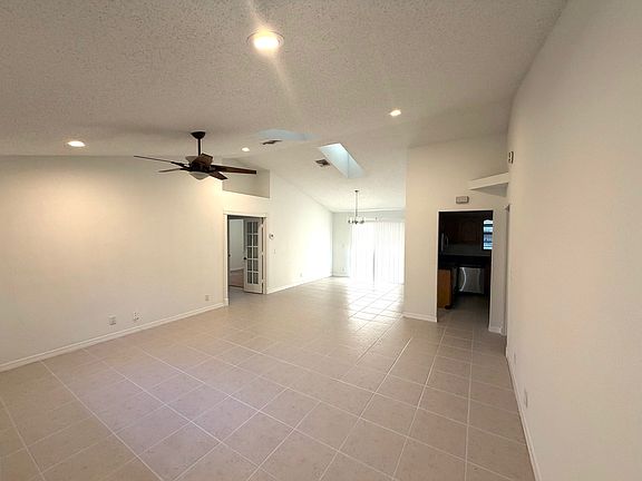3rd image of 7723 Hilltop Dr
