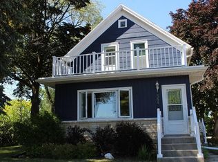 554 W Oakland Ave, Port Washington, WI 53074
