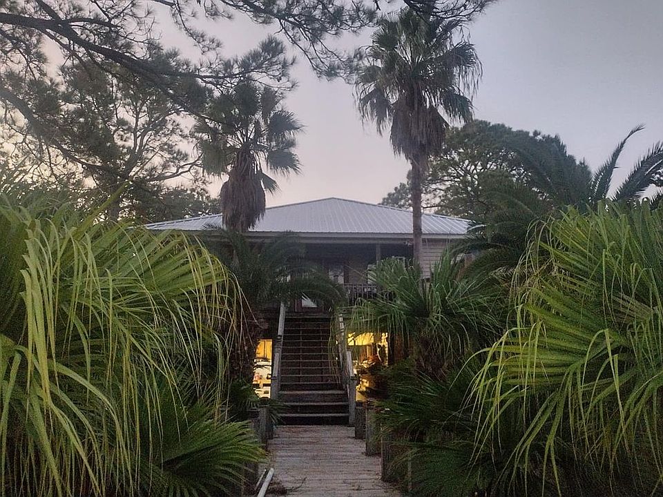 1st image of 829 Desoto Dr