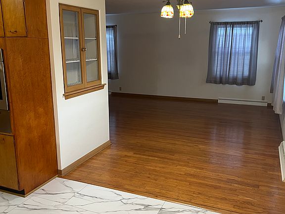 2nd image of 1723 Parkway Dr