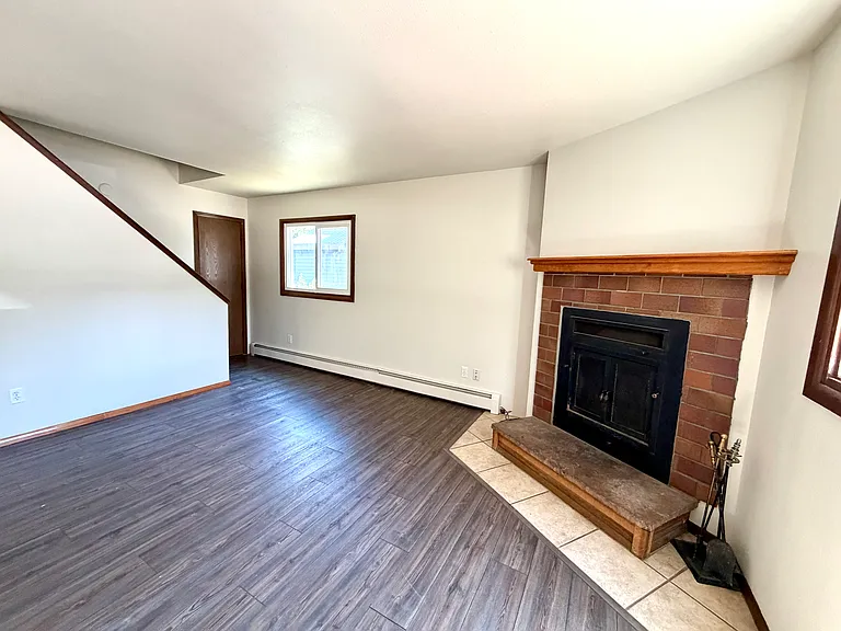 609 Belford St — Photo 23