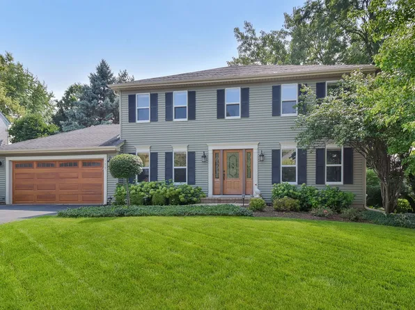 123 Lewis Ct, Saint Charles, IL 60174