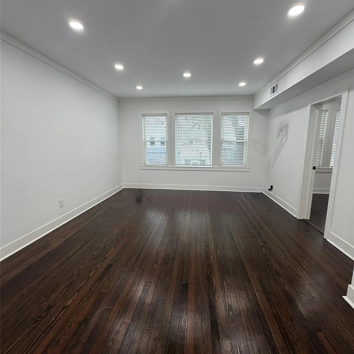 2 bed, 1.0 bath, 1200 sqft, $4,000 — Photo 2