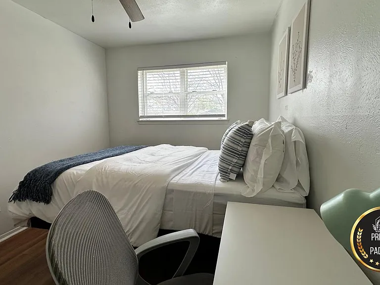 A simple and stylish space made for sleep and relaxation.